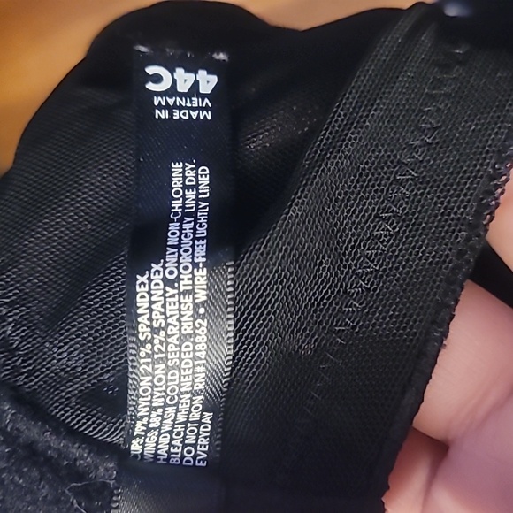 ๐ Rare Gorgeous Torrid Floral Wire-Free Bra Racer Back Lace Side Detail - Picture 5 of 5